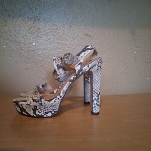Madden Girl Roma Platform Sandals Size 6
